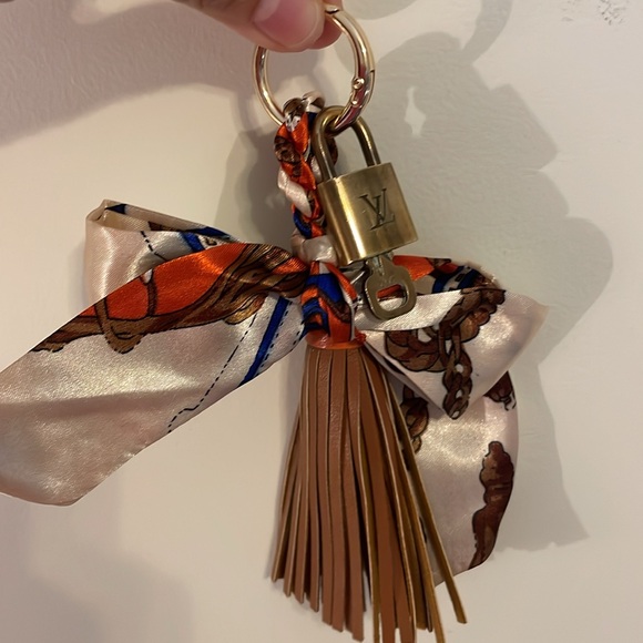 Louis Vuitton Accessories - Louis Vuitton Lock & Key #312 w/ Unbranded Key Chain/Bag Charm
